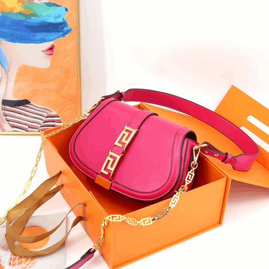 Stylish Chain Crossbody Saddle Bag | Vita Nova